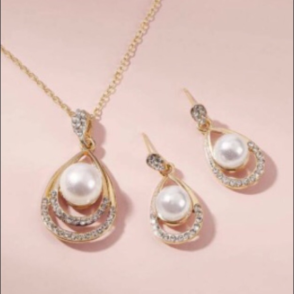 Pearl, Diamond Matching earrings and necklace